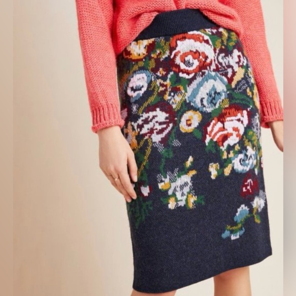 Anthropologie Dresses & Skirts - EUC Anthropologie Brand Women’s L Navy Floral Knit Skirt - Multicolor